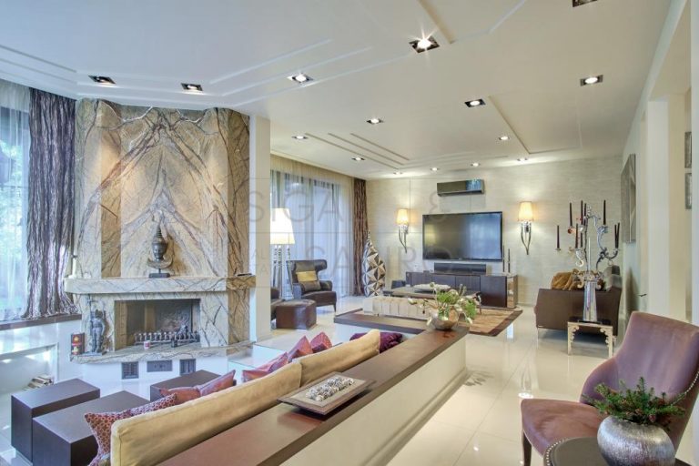 LUXUSVILLA MIT EINLIEGERWOHNUNG AM GRUNEWALD LUXUSVILLA MIT EINLIEGERWOHNUNG AM GRUNEWALD